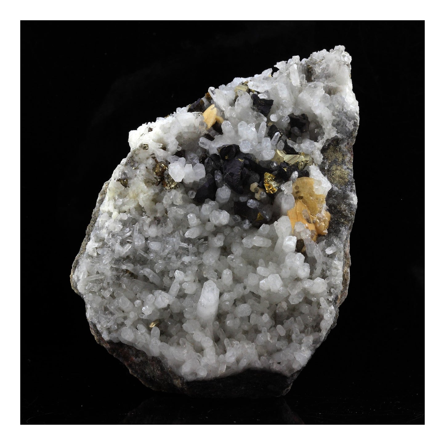 Siderite, Quartz, Pyrite, Chalcopyrite. 515.5 carats. Cavnic, Maramureș Co., Roumanie