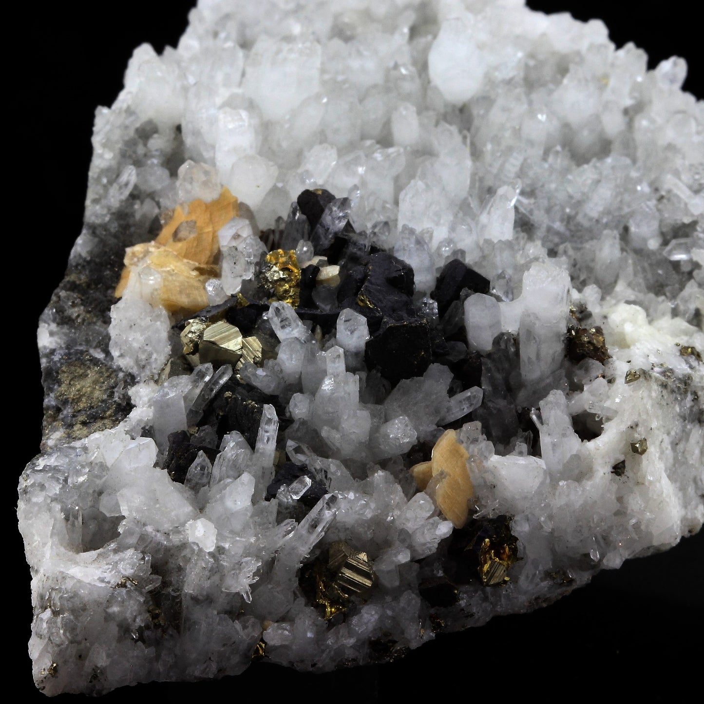 Siderite, Quartz, Pyrite, Chalcopyrite. 515.5 carats. Cavnic, Maramureș Co., Roumanie
