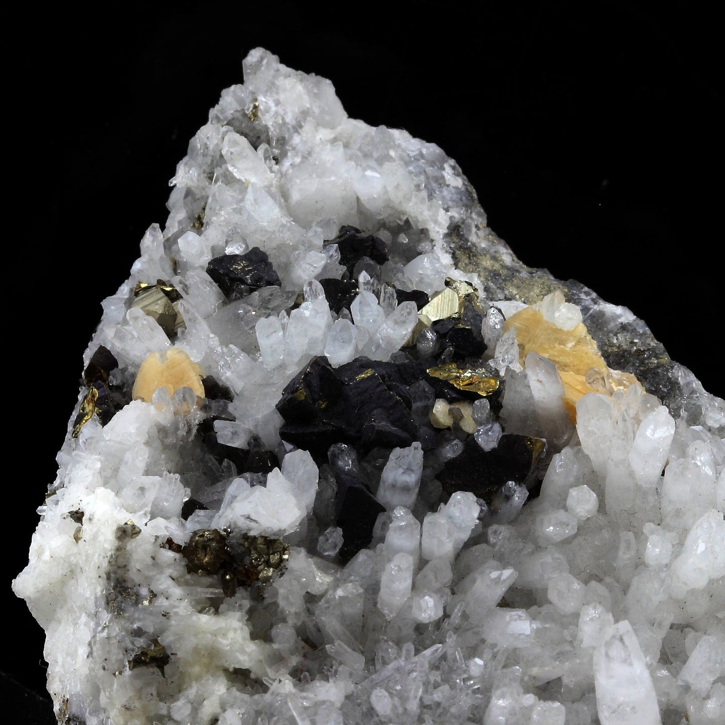 Siderite, Quartz, Pyrite, Chalcopyrite. 515.5 carats. Cavnic, Maramureș Co., Roumanie