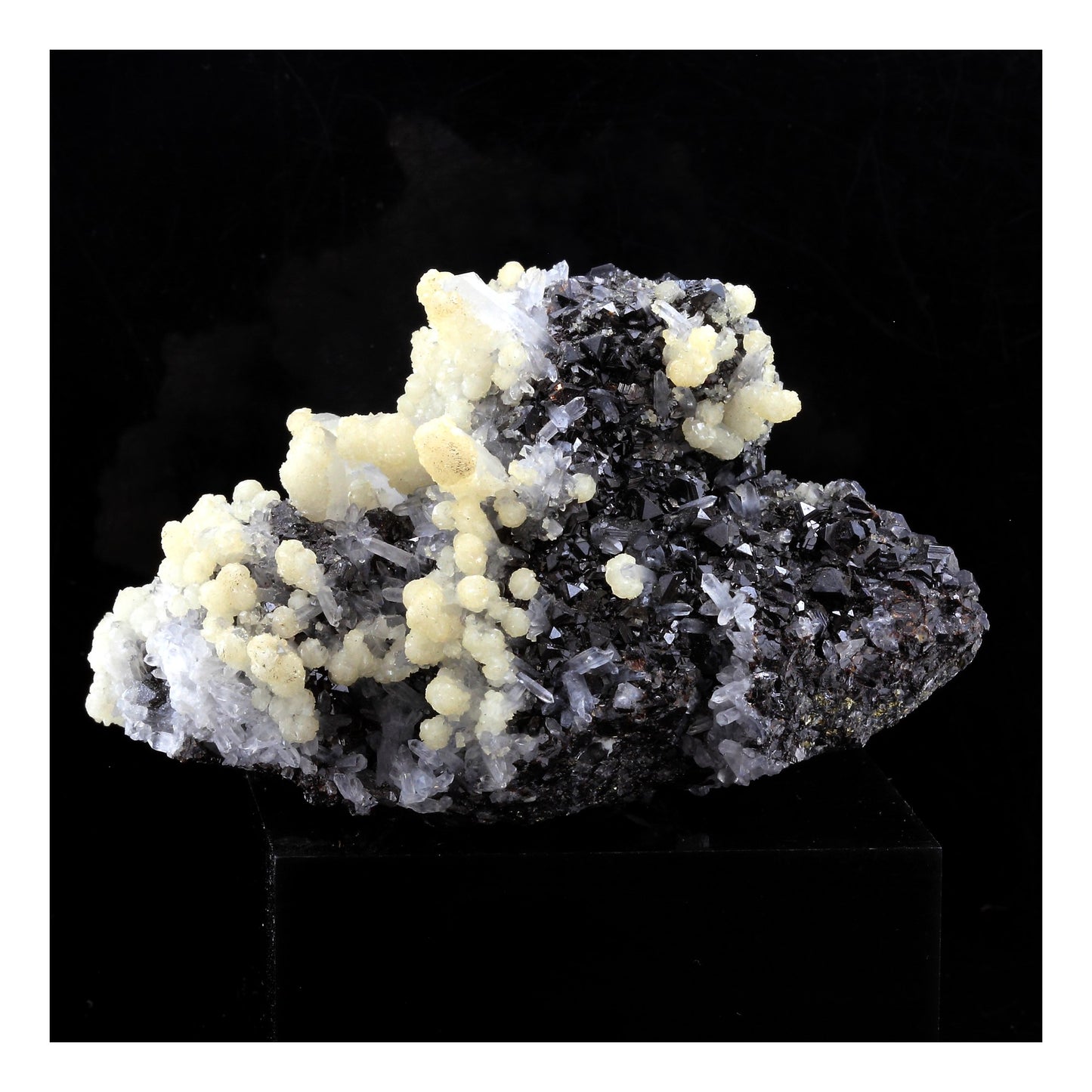 Sphalerite, Calcite, Quartz. 724.5 carats. Herja Mine, Maramureș, Roumanie