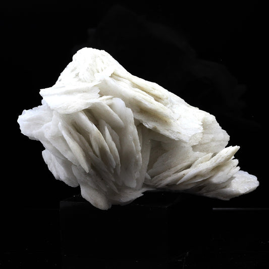 Baryte. 825.5 carats. Les Malines, Saint-Laurent-le-Minier, Occitanie, France