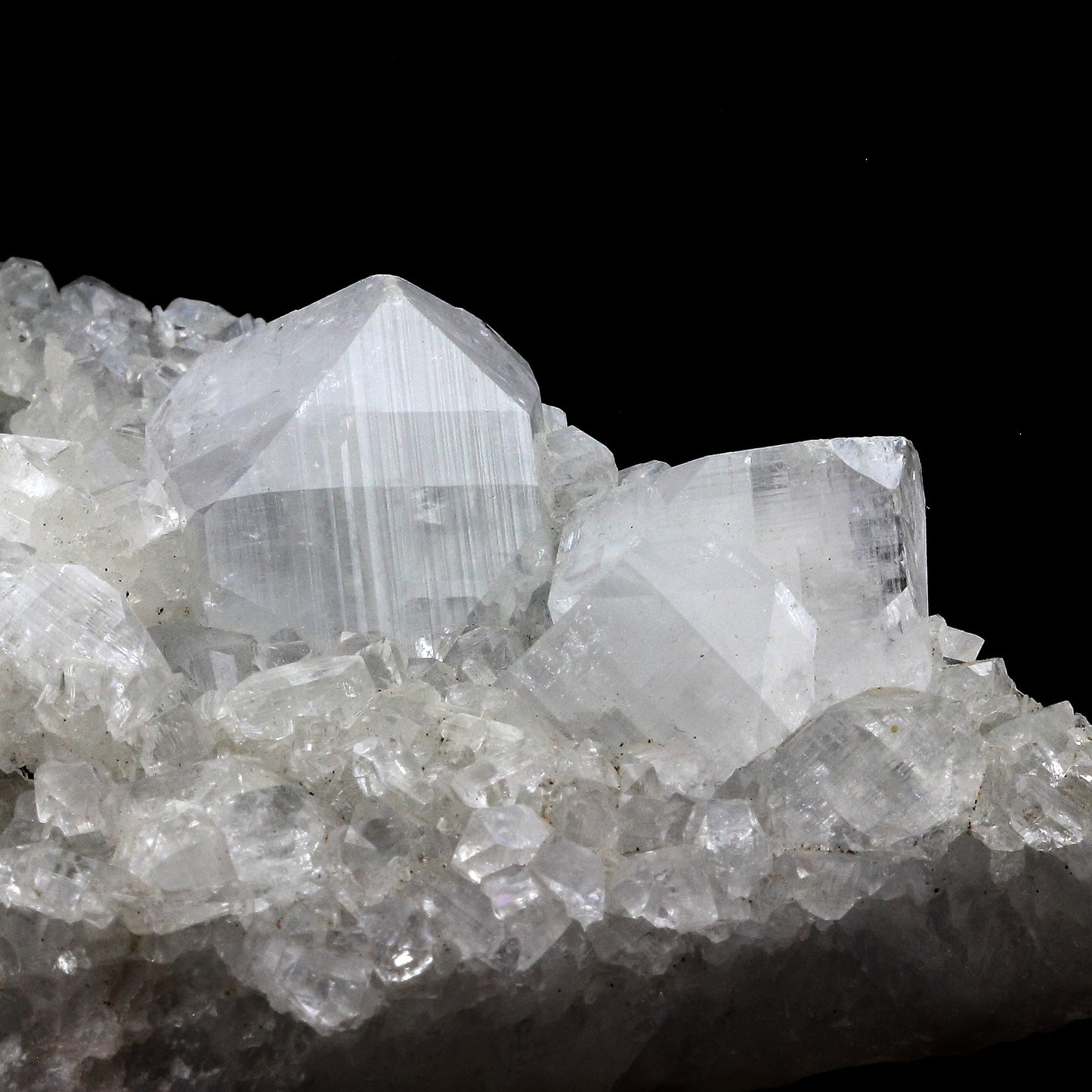 Apophyllite. 1073.5 carats. Jalgaon, Maharashtra, Inde