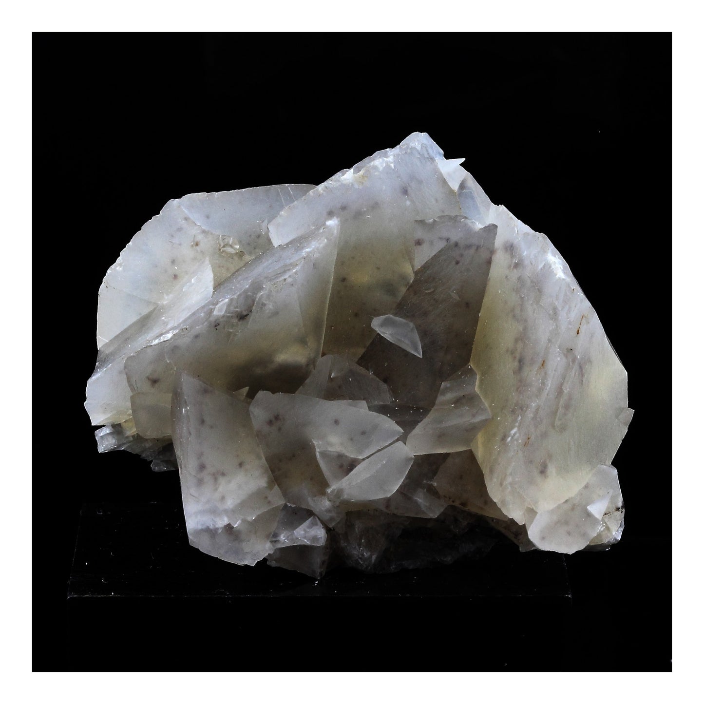 Calcite. 336.0 carats. Lamalou-les-Bains, Hérault, France