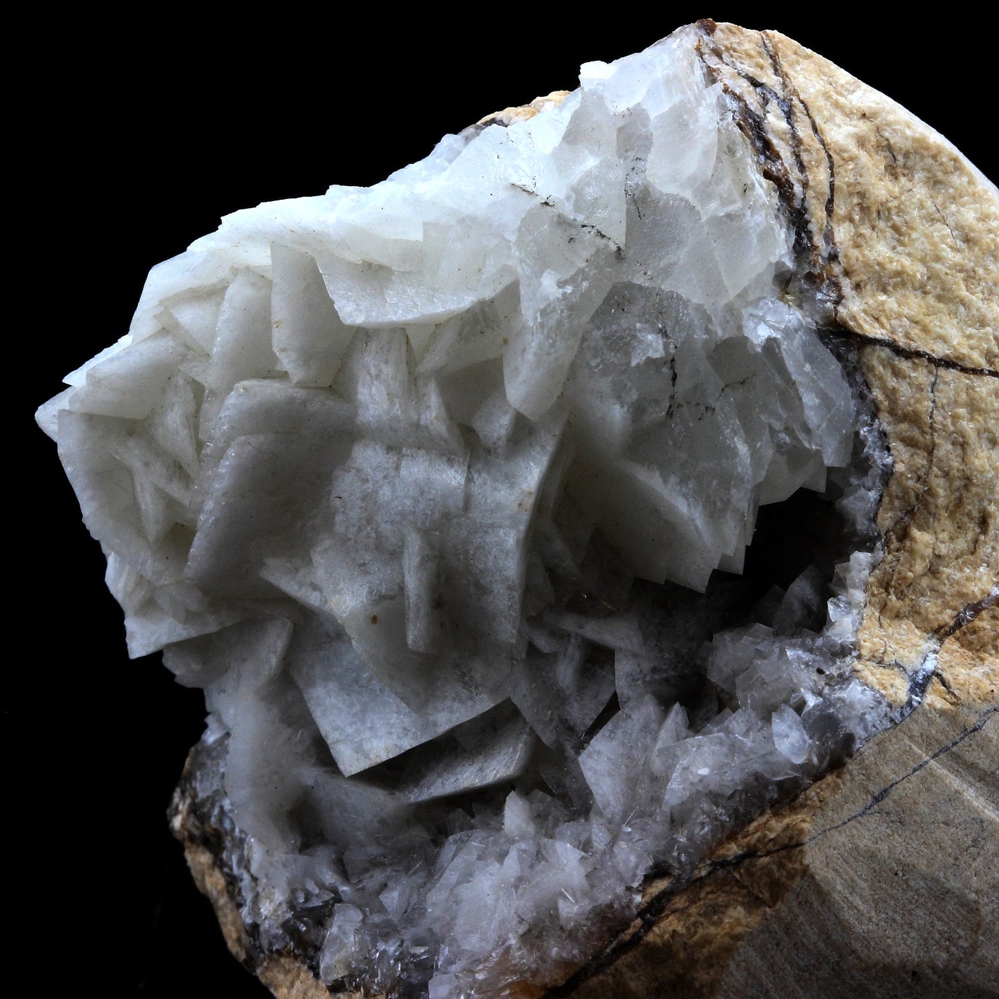 Calcite. 622.0 carats. Lamalou-les-Bains, Hérault, France