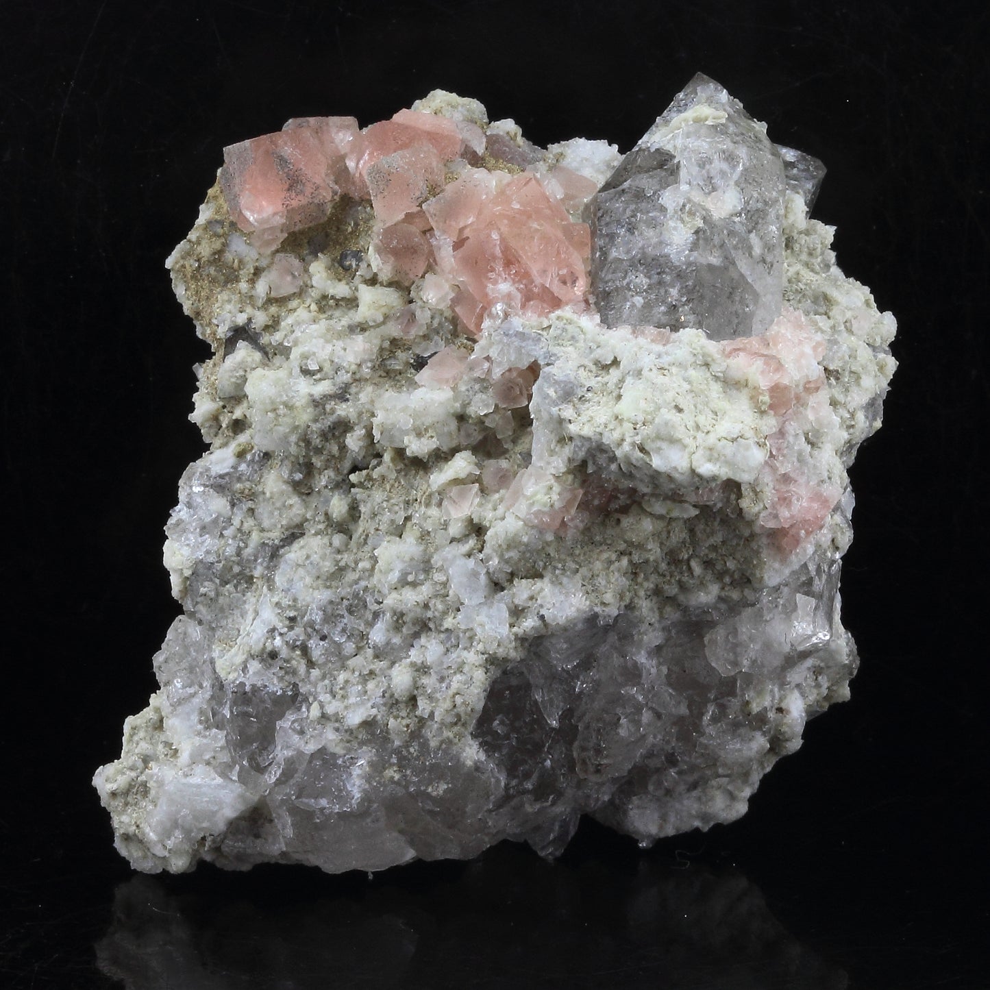 Fluorite rose. 34.5 carats. Talèfre, Massif du Mont-Blanc, France