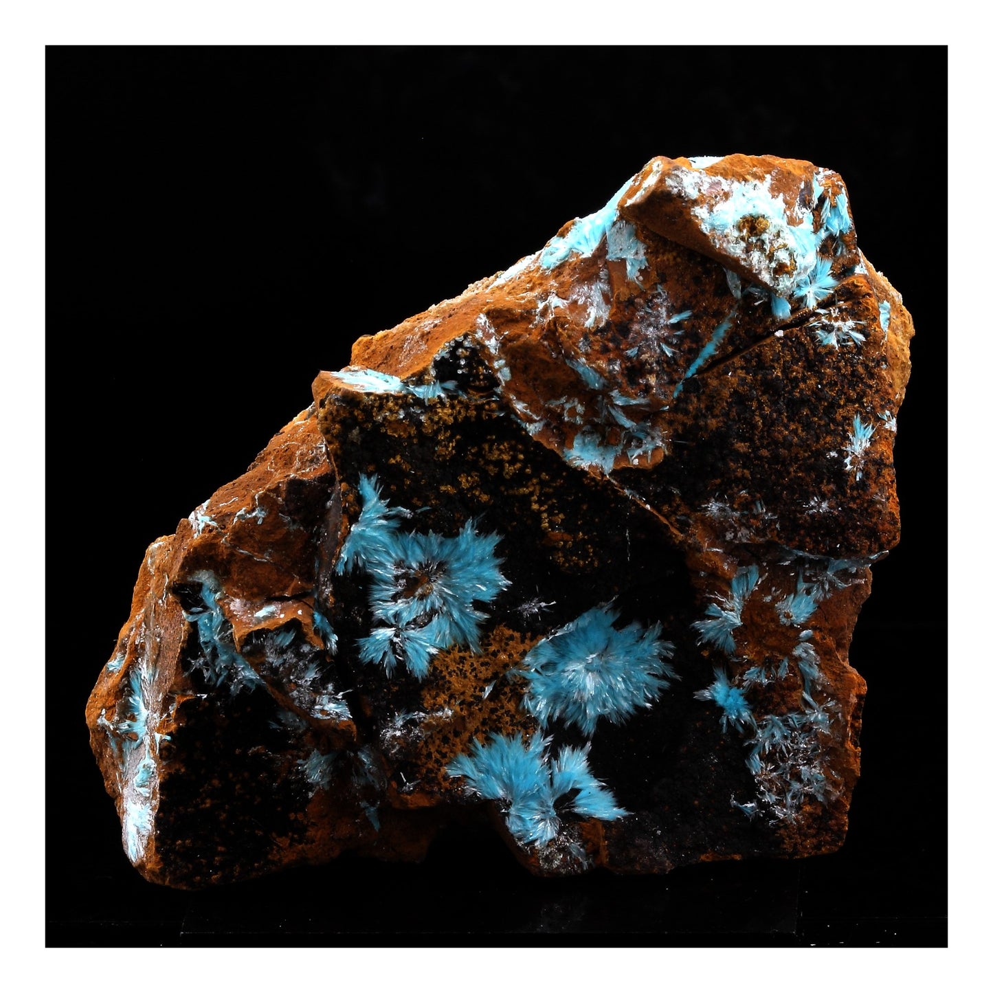 Aurichalcite. 490.0 carats. Pimbi hill, Mindouli, Congo