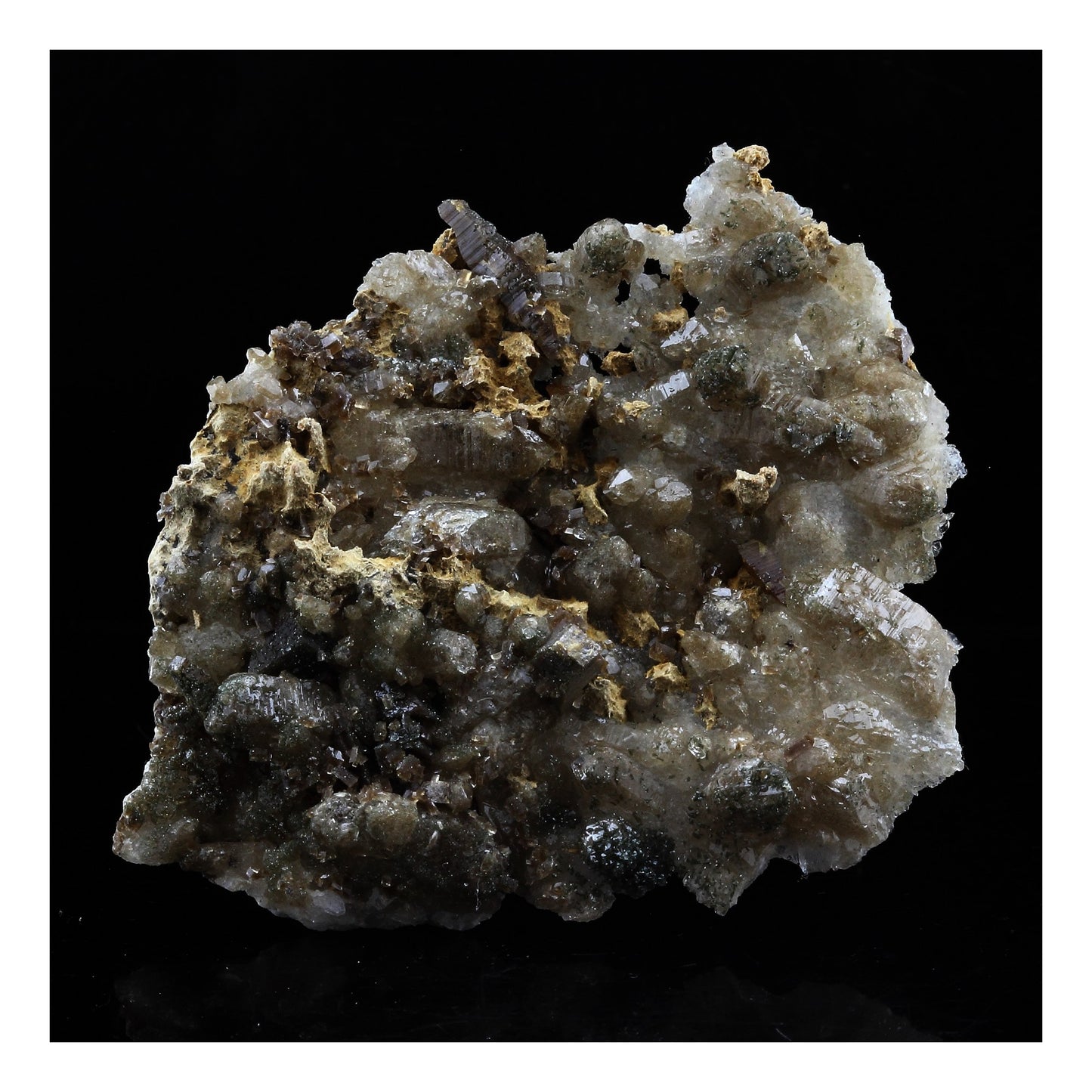 Anatase + Quartz. 77.0 carats. Entre Deux Roches, Massif de la Lauzière, France