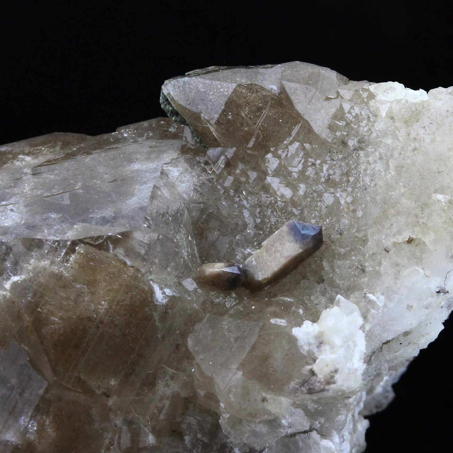 Anatase + Quartz. 211.0 carats. Entre Deux Roches, Massif de la Lauzière, France