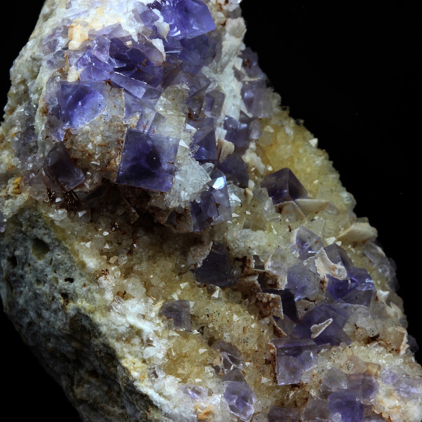 Fluorite + Baryte + Quartz. 381.0 carats. La Cabaña, Berbes, Asturias, Espagne