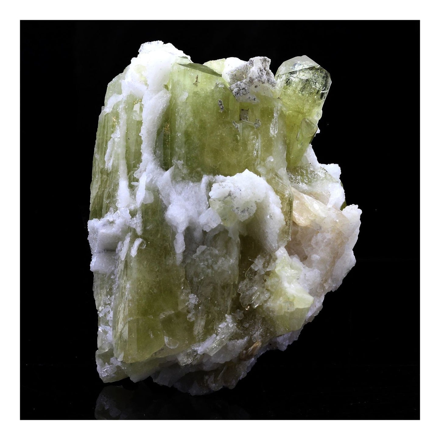 Brazilianite + Albite, 674.5 carats, Linópolis, Divino das Laranjeiras, Minas Gerais, Brésil