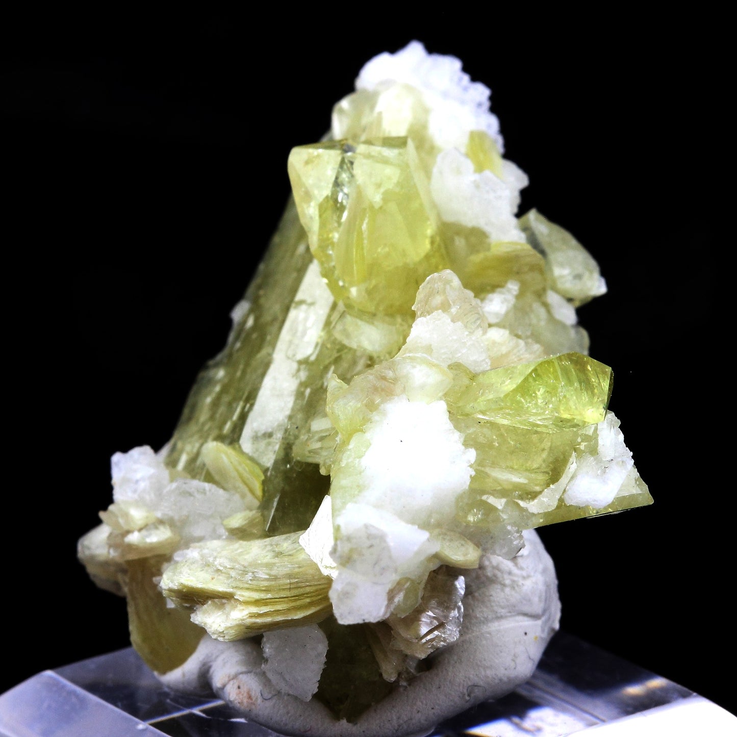 Brazilianite + Albite, 197.5 carats, Linópolis, Divino das Laranjeiras, Minas Gerais, Brésil