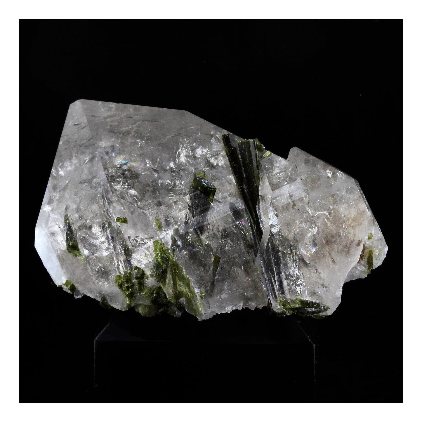 Quartz fumé + Epidote. 175.0 carats. Massif des Grandes Rousses, Isère, France