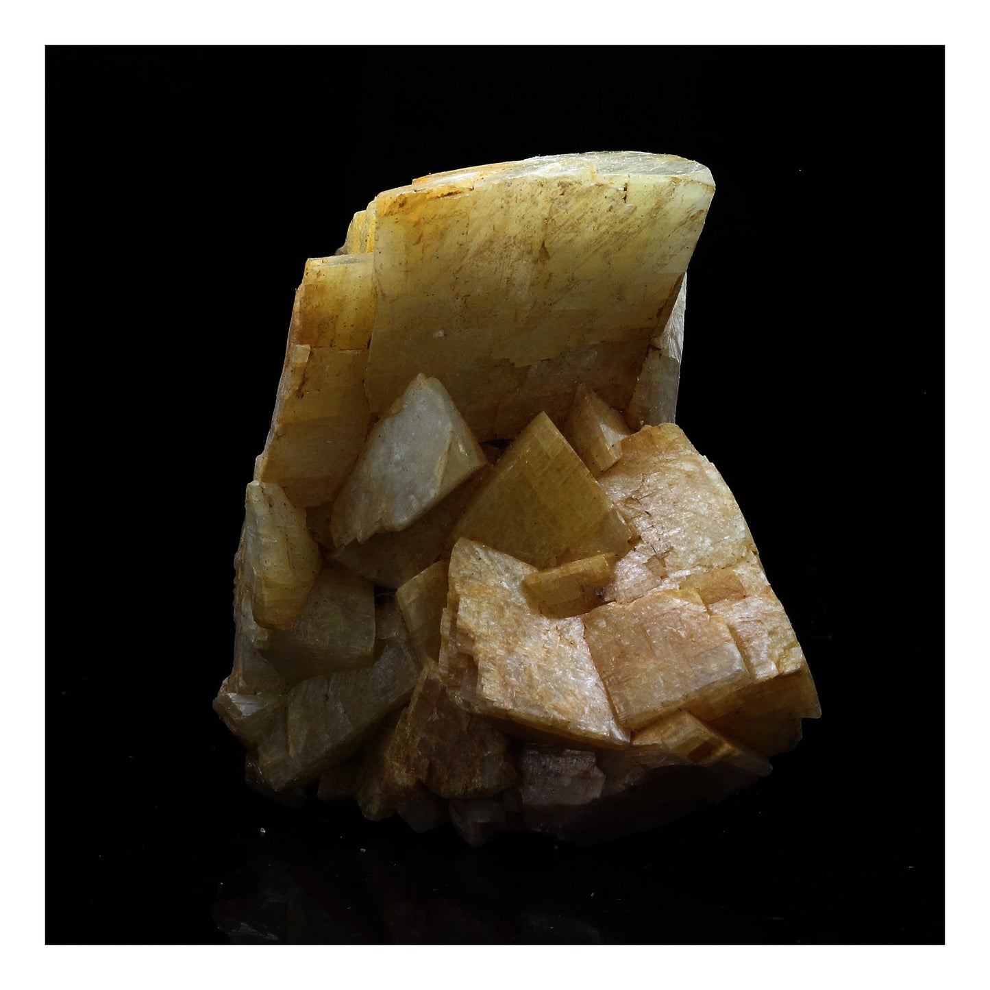 Dolomite. 315.0 carats. Mine de Mésage, Saint-Pierre-de-Mésage, France