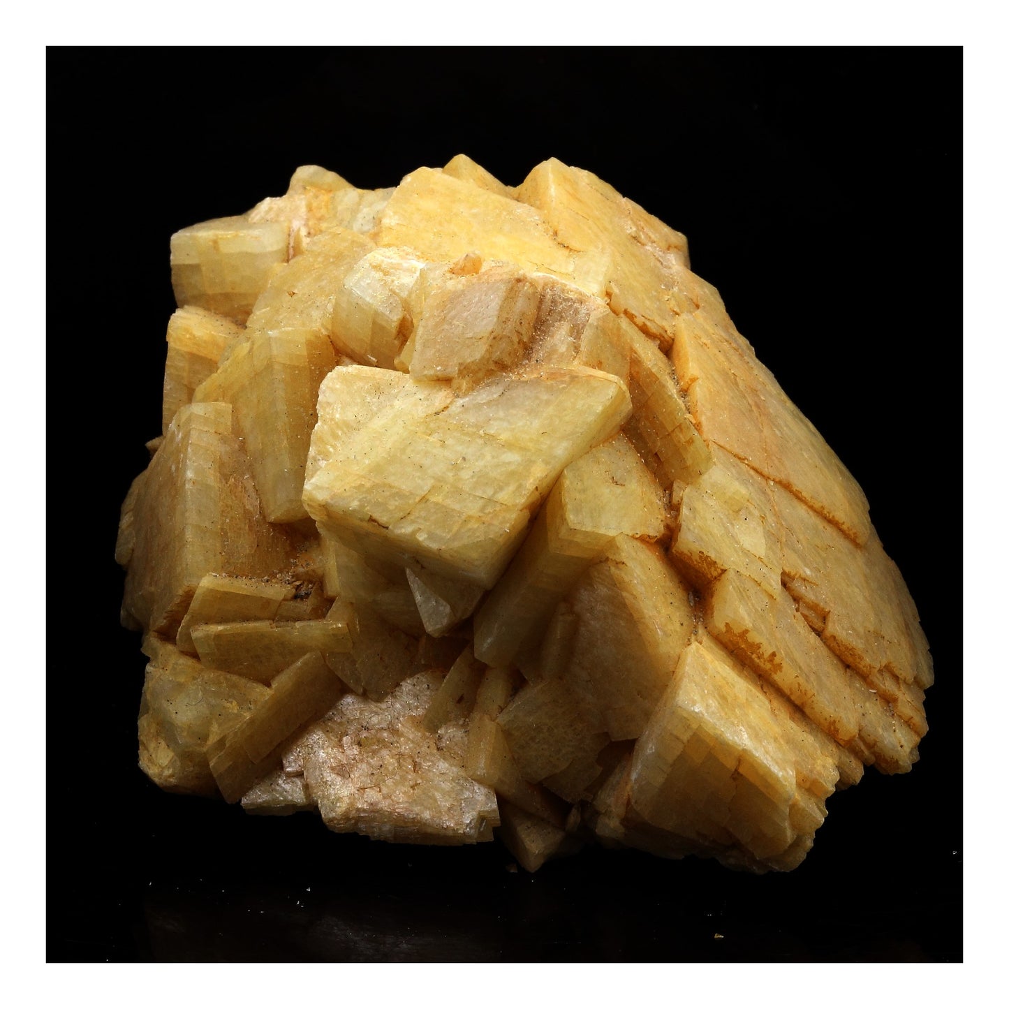 Dolomite. 760.0 carats. Mine de Mésage, Saint-Pierre-de-Mésage, France