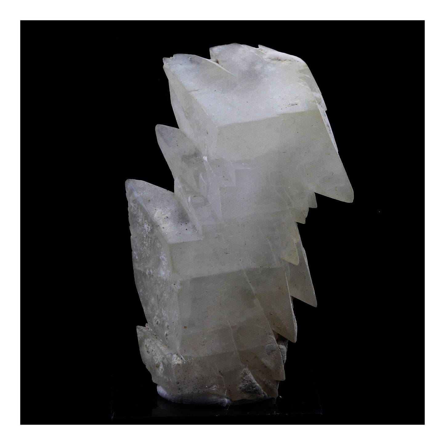 Calcite. 138.0 carats. Le Noirey, Saint-Jean-de-Maurienne, Savoie, France