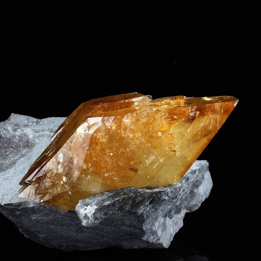 Calcite. 4165.0 carats. En provenance de Elmwood mine, Carthage, Central Tennessee Ba-F-Pb-Zn District, Tennessee, USA