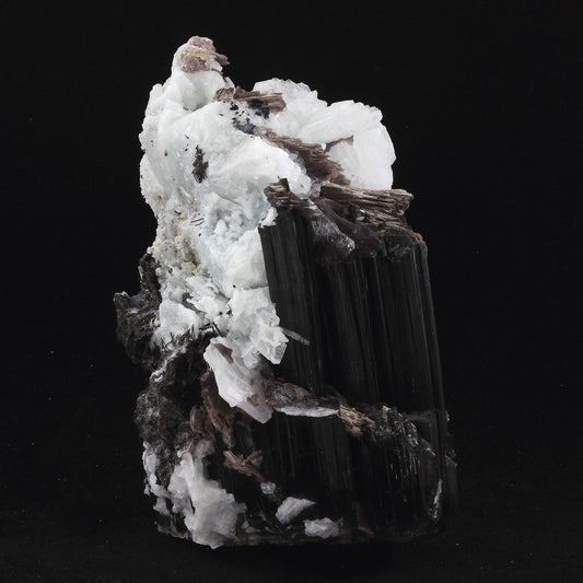 Cleavelandite + Tourmaline + Lepidolite en provenance de Pederneira mine, São José da Safira, Minas Gerais, Bresil