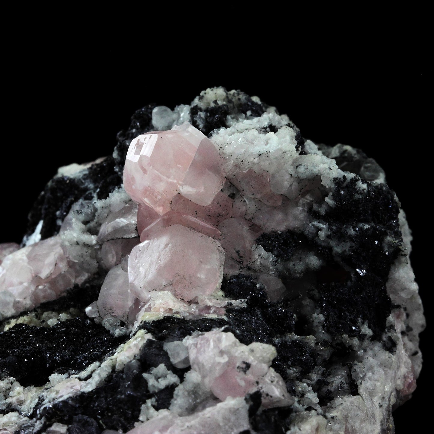 Calcite. 4994.0 carats. 2nd Sovetskii Mine, Dalnegorsk, Russie