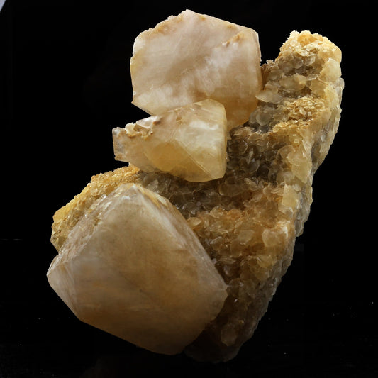 Calcite. 3452.0 carats. La Sambre Quarry, Landelies, Belgique