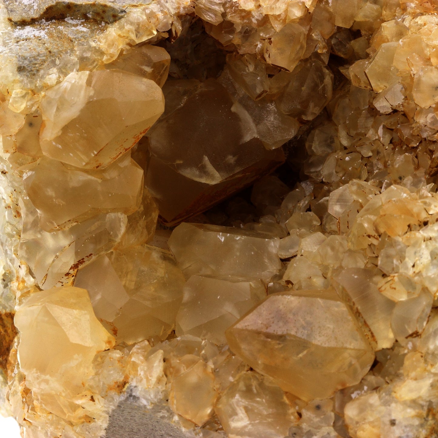 Calcite. 5576.0 carats. La Sambre Quarry, Landelies, Belgique