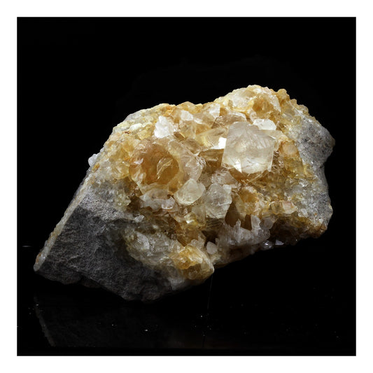 Calcite. 2379.0 carats. La Sambre Quarry, Landelies, Belgique