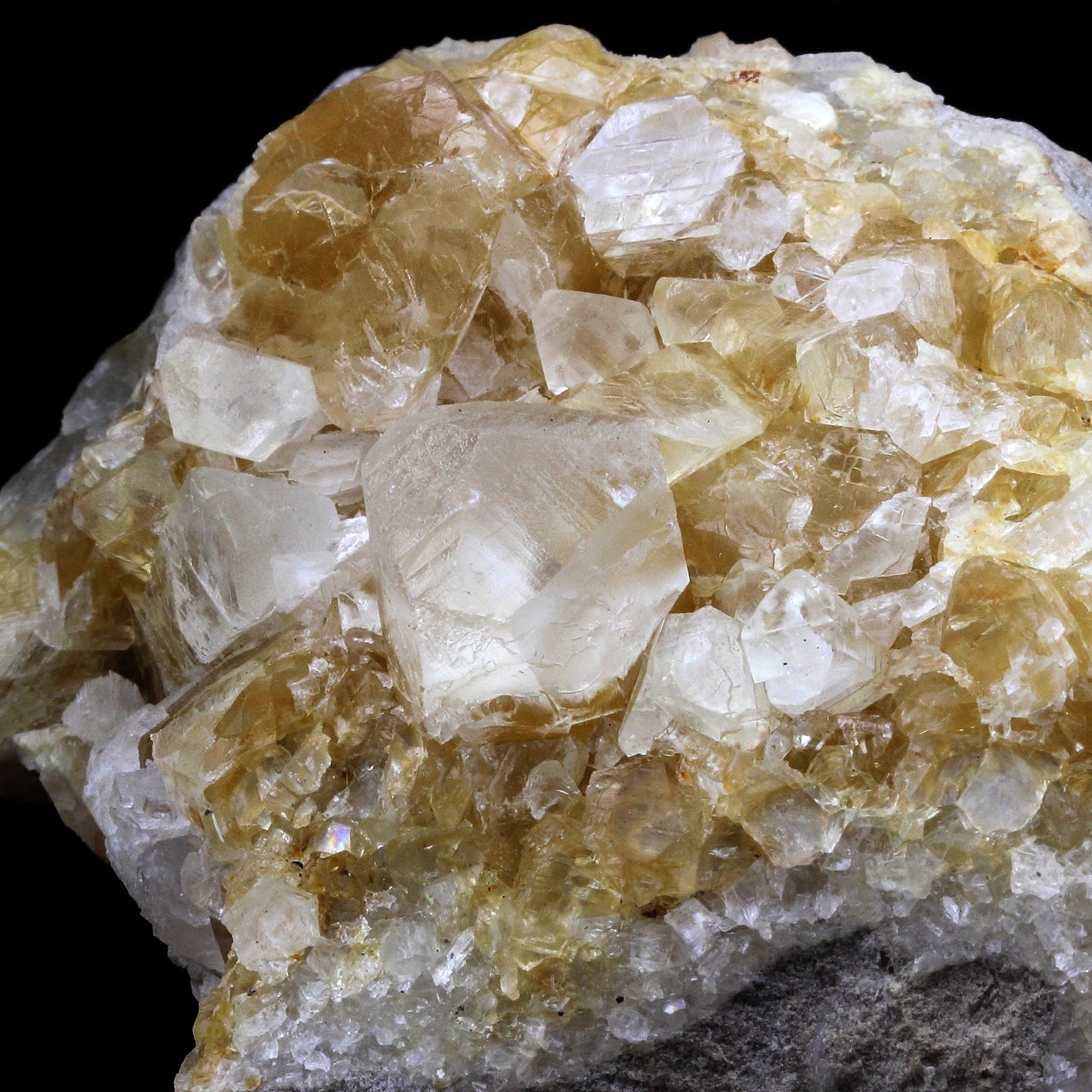 Calcite. 2379.0 carats. La Sambre Quarry, Landelies, Belgique