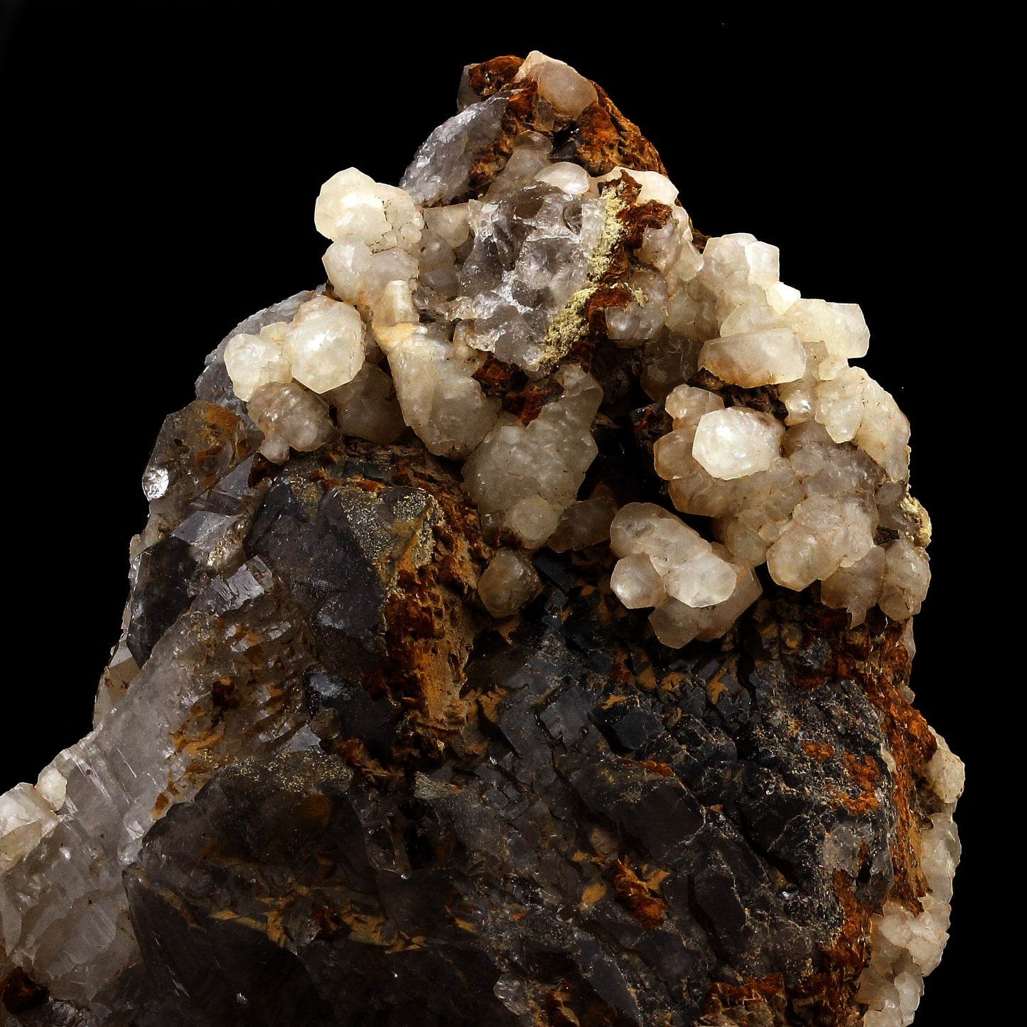 Quartz fumé + Calcite + Ankerite. 2857.0 carats. Massif du Mont-Blanc (Les Droites), Haute-Savoie, Auvergne-Rhône-Alpes, France