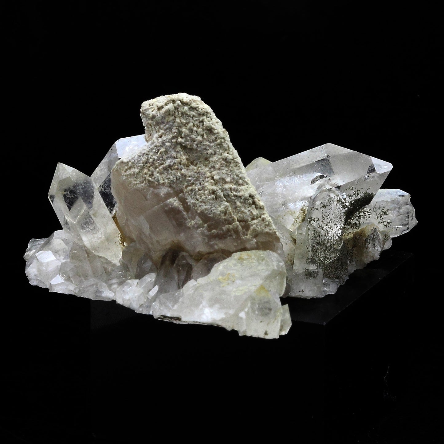 Quartz + Calcite. 148.0 carats. Saint-Véran, Hautes-Alpes, France