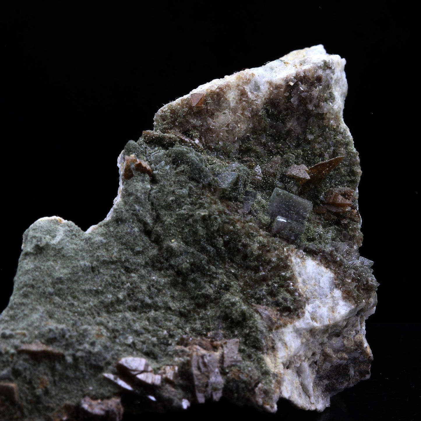 Anatase. Entre Deux Roches, Massif de la Lauzière, France