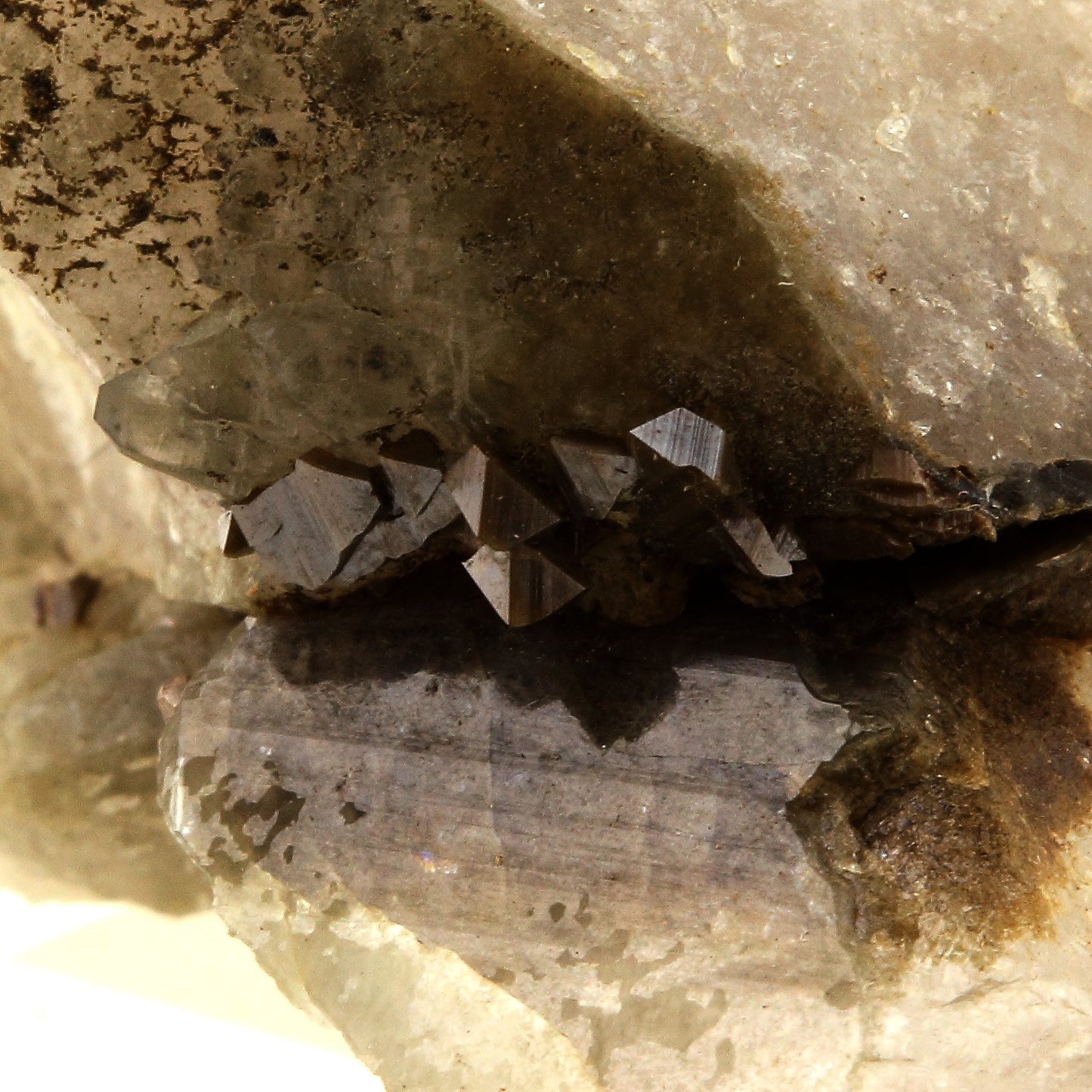 Anatase + Quartz + Chlorite. 131.0 carats. Les Rousses, Vaujany, Isère, France