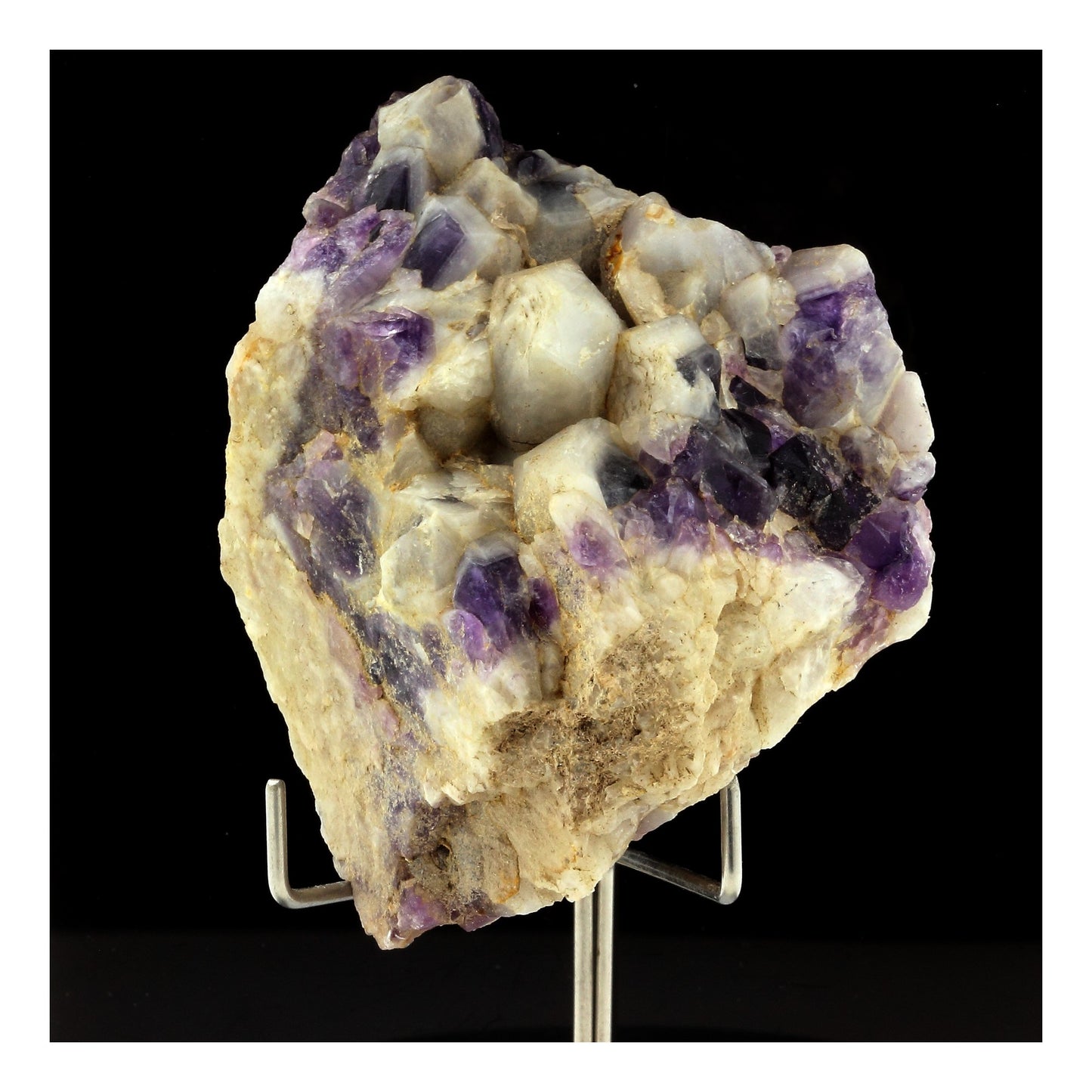 Améthyste. 781.0 carats. Vernet-la-Varenne, Puy-de-Dôme, France