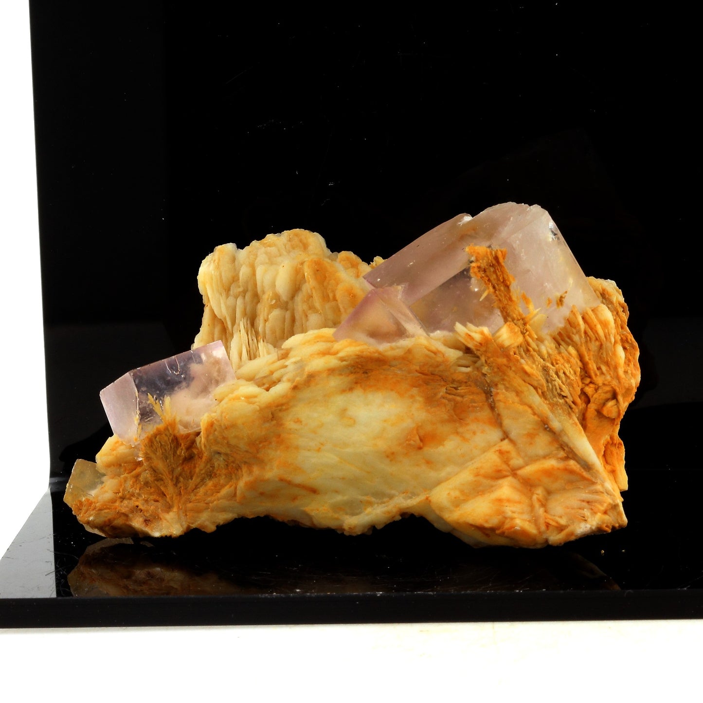 Fluorite + Baryte. 758.0 carats. Berbes, Ribadesella, Espagne