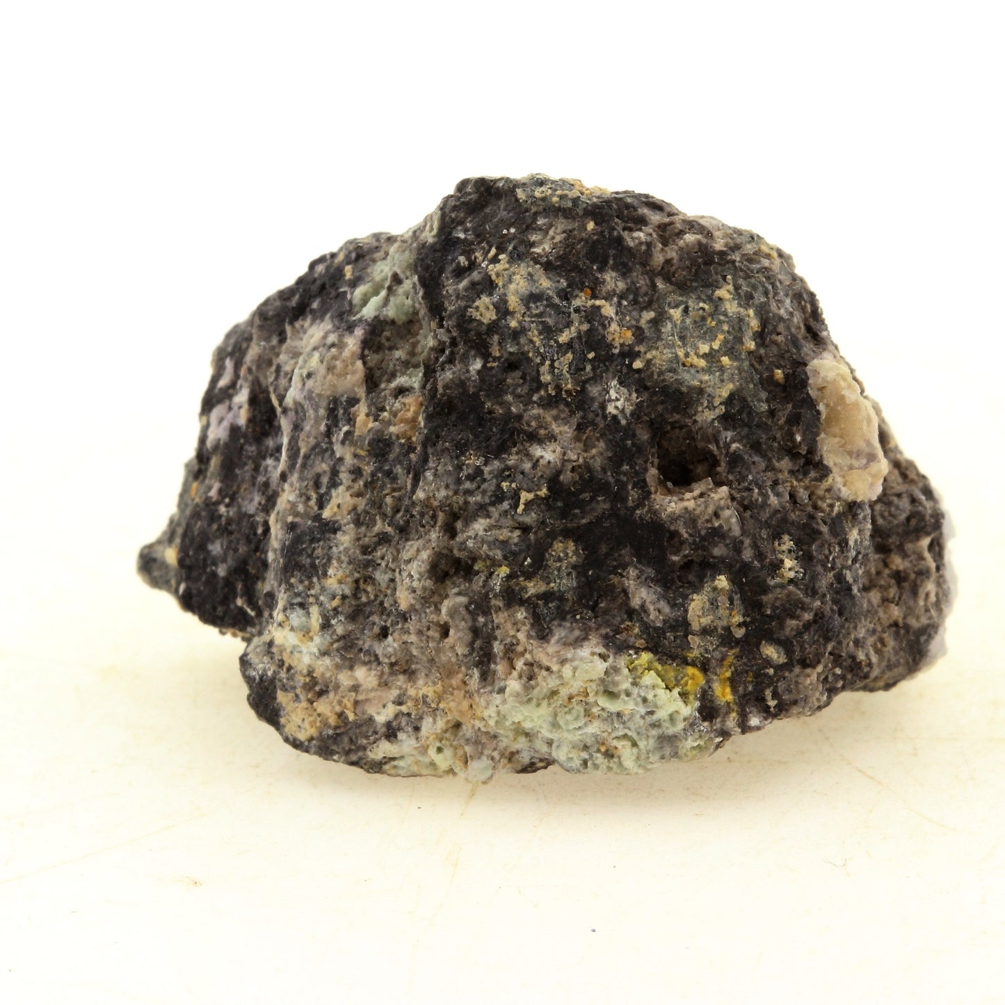 Plumbotsumite + Galène + Quartz + Fluorite. 298.0 carats. Les Molérats, Saint-Prix, France