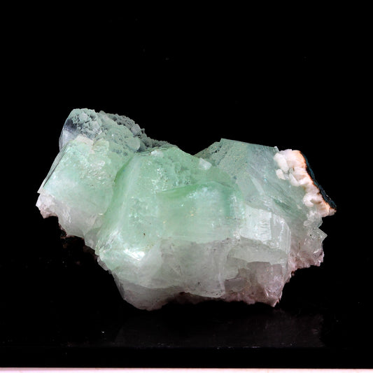 Apophyllite + Calcite. 265.0 carats. Lonavala, Pune, Maharashtra, Inde