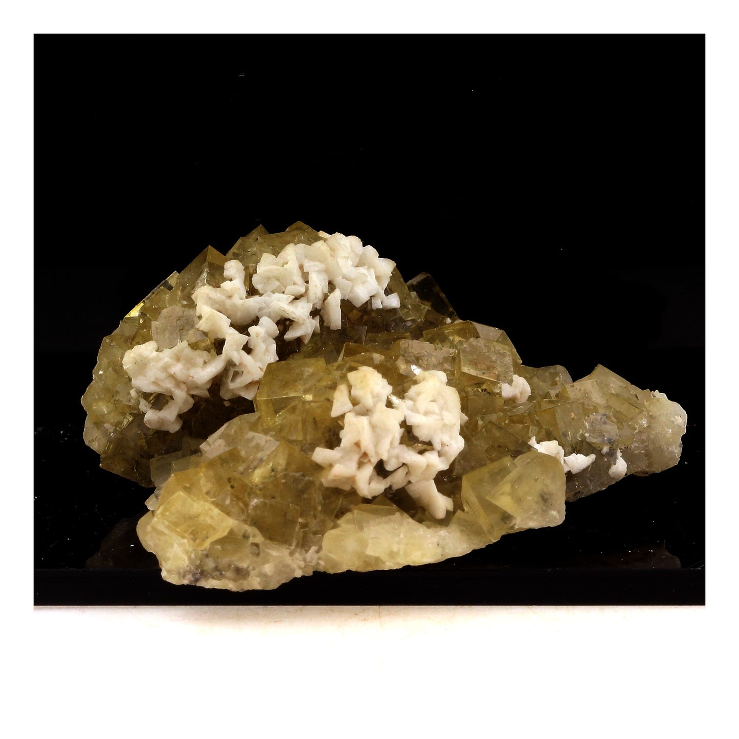 Fluorite + Dolomite. 456.0 carats. Berbes, Ribadesella, Espagne