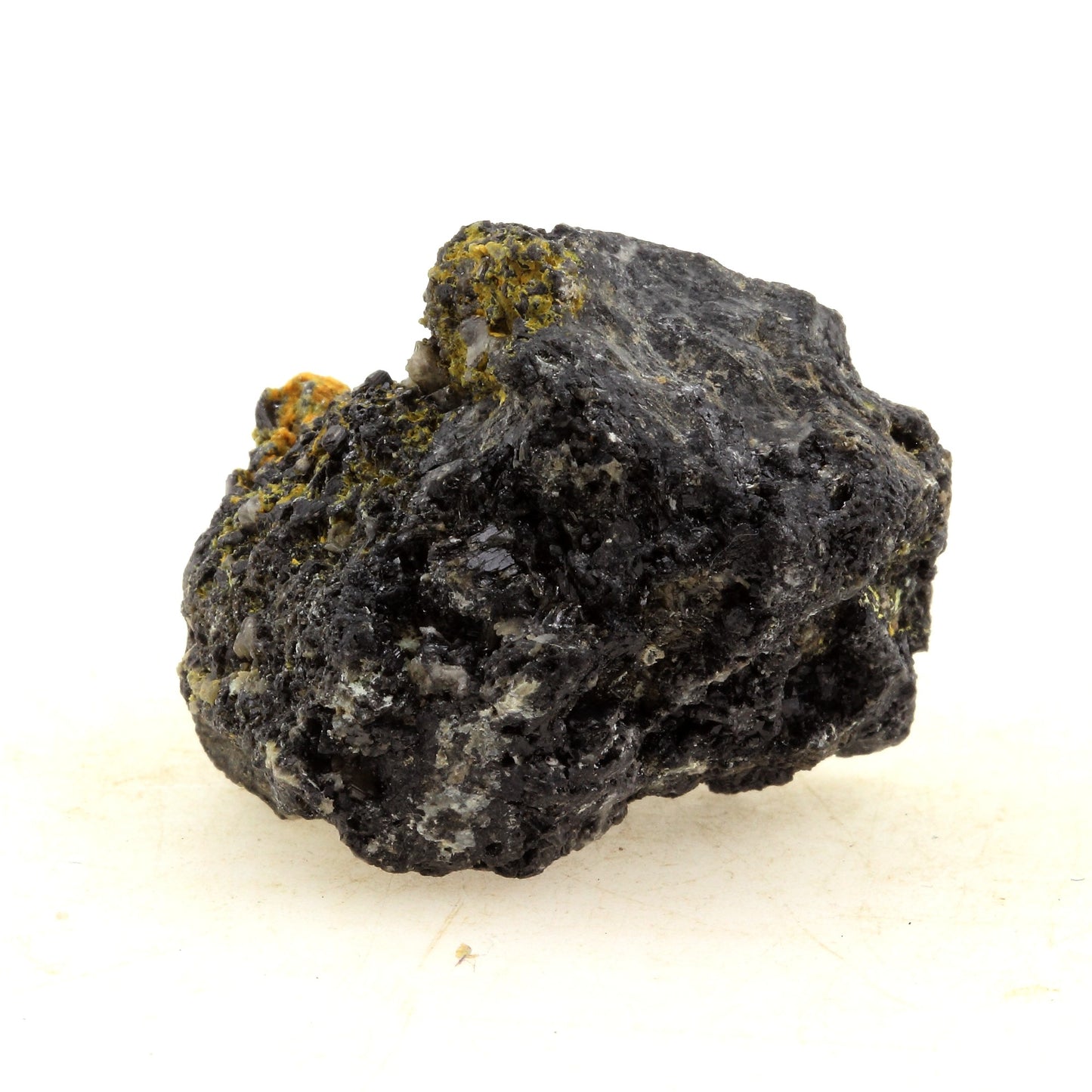Plumbotsumite + Mimetite + Cerussite. 286.0 carats. Les Molérats, Saint-Prix, France