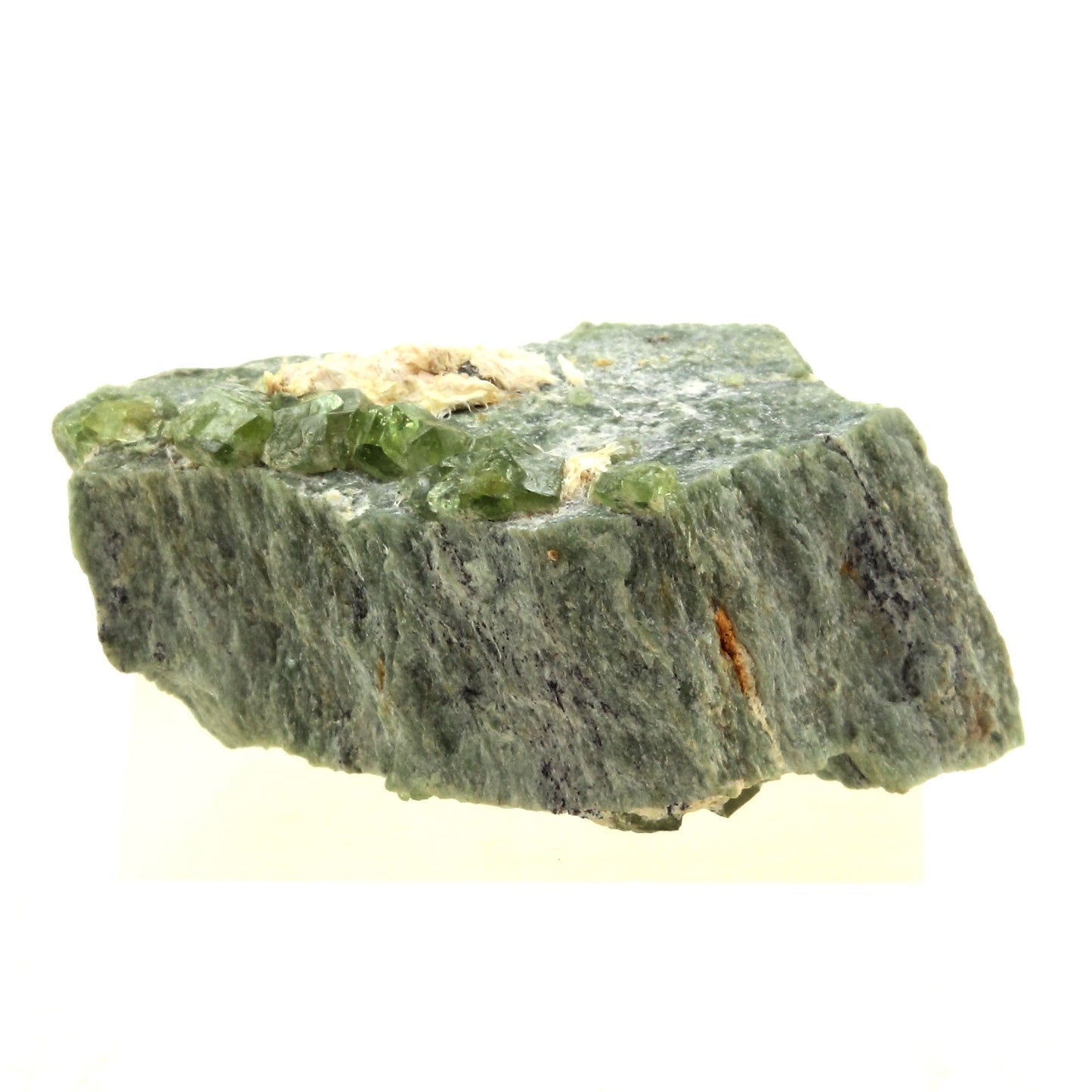 Grenat démantoïde. 67.0 carats. Val Malenco, Italie