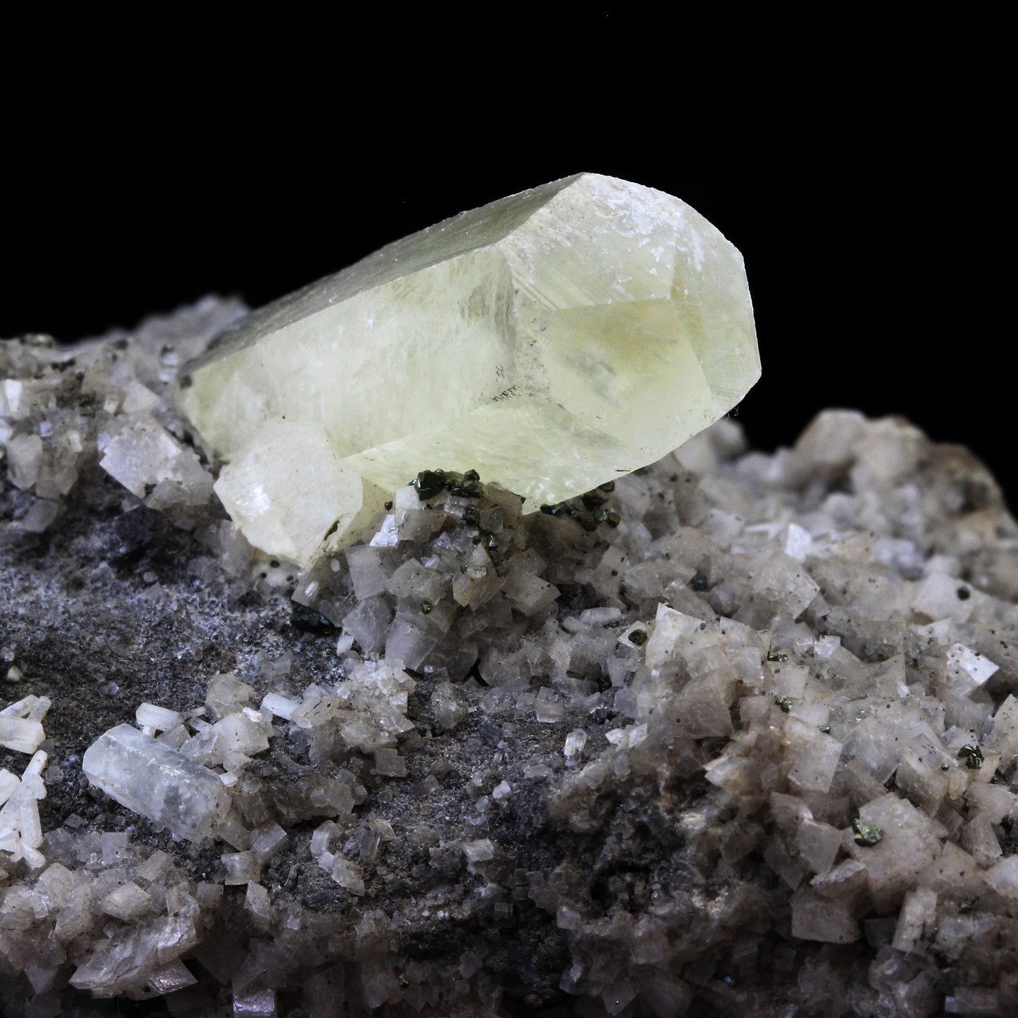 Calcite + Chalcopyrite. 997.0 carats. Sweetwater Mine, Missouri, USA