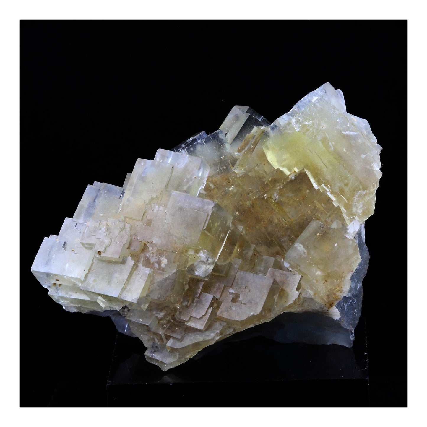Fluorite. 165.0 carats. La Barre, Puy-de-Dôme, France