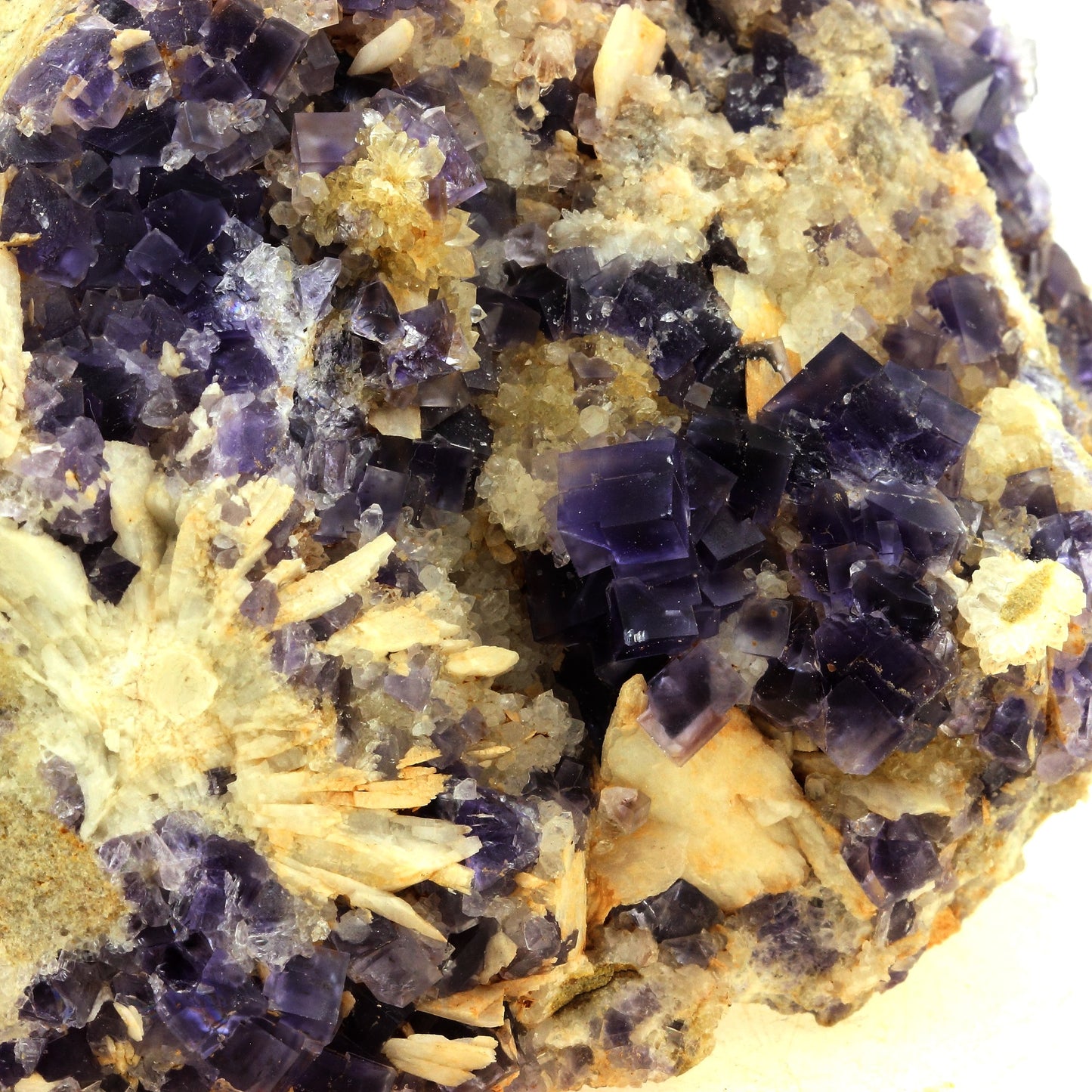 Fluorite + Baryte + Quartz. 2425.0 carats. La Cabaña, Berbes, Asturias, Espagne