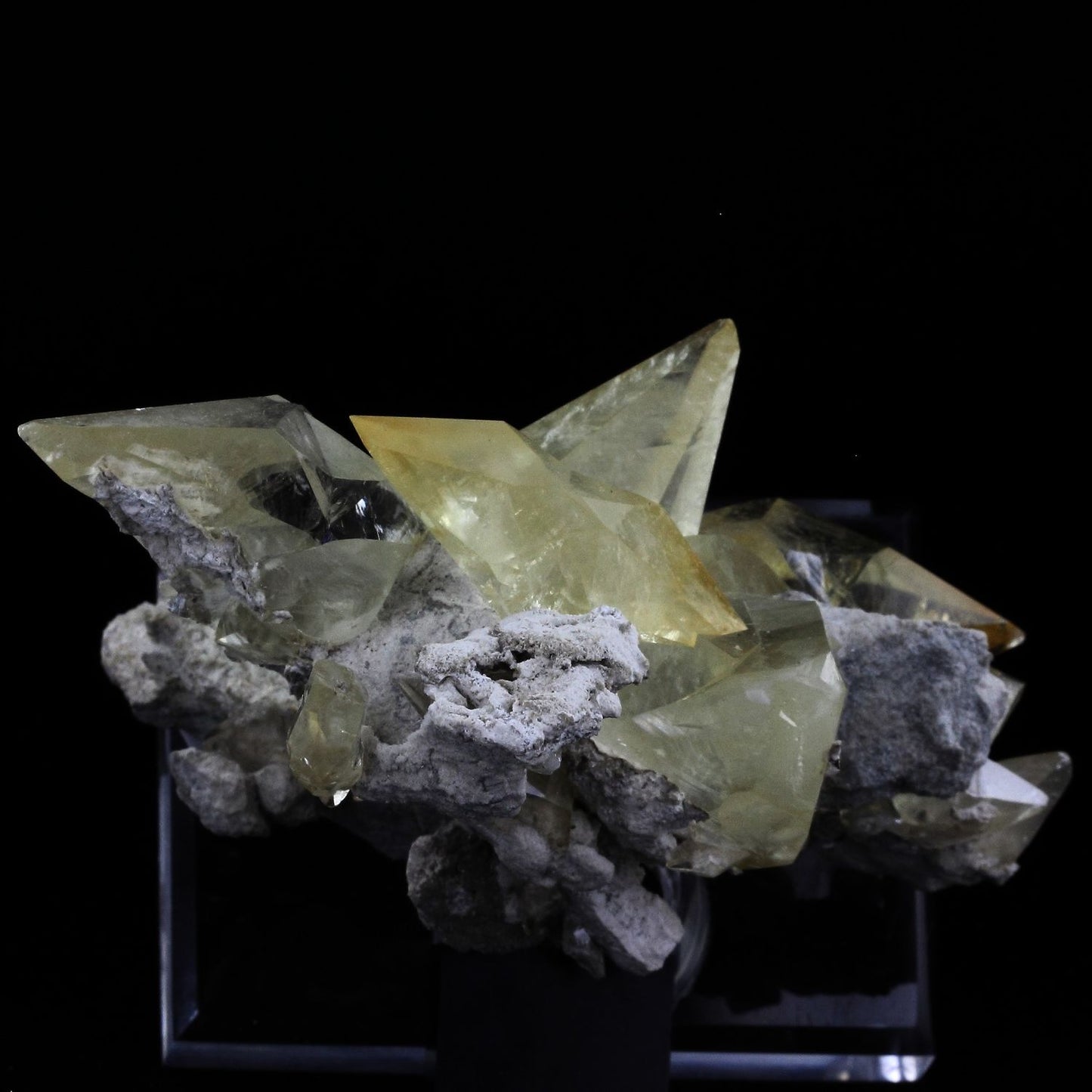 Calcite. 3891.0 carats. Elmwood mine, Carthage, Tennessee, USA