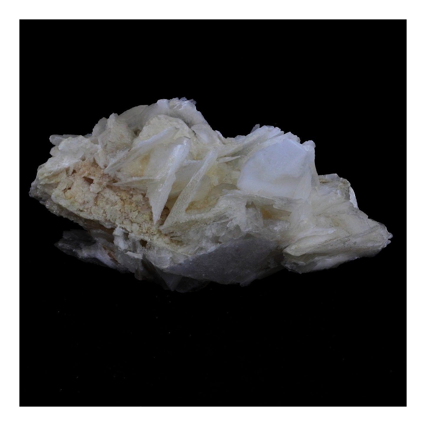 Calcite. 2700.0 carats. Mexique