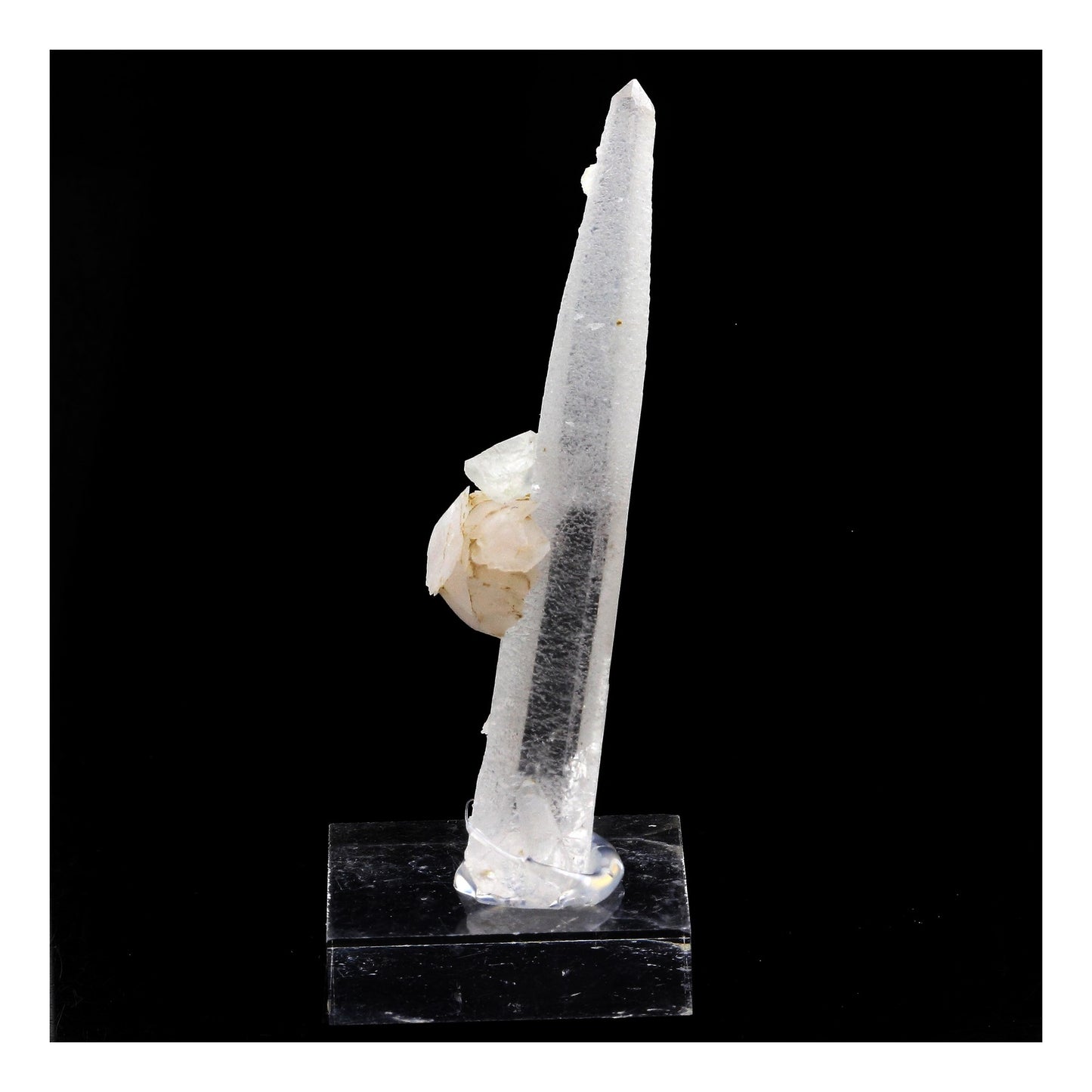 Calcite + Quartz. 114.0 carats. Chifeng, Inner Mongolia, Chine