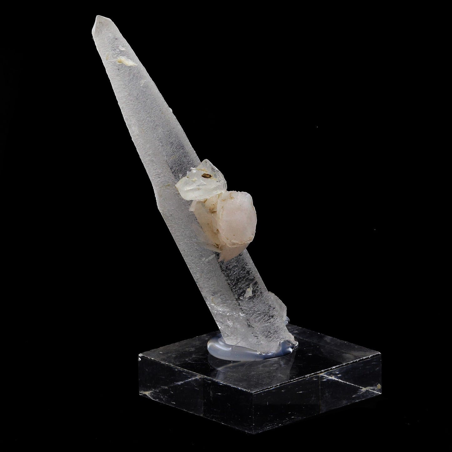 Calcite + Quartz. 114.0 carats. Chifeng, Inner Mongolia, Chine