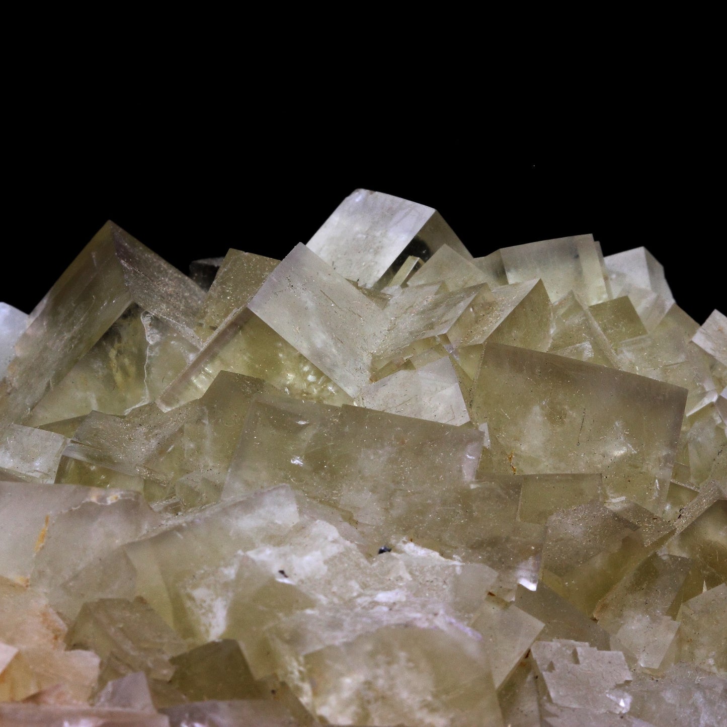 Fluorite. 4237.0 carats. Mine d'Avellan, Var, France