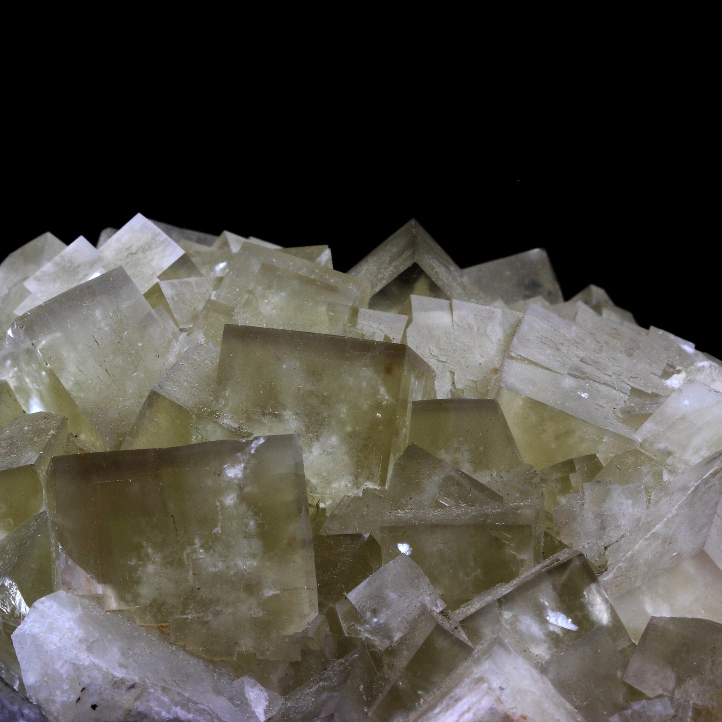 Fluorite. 4237.0 carats. Mine d'Avellan, Var, France