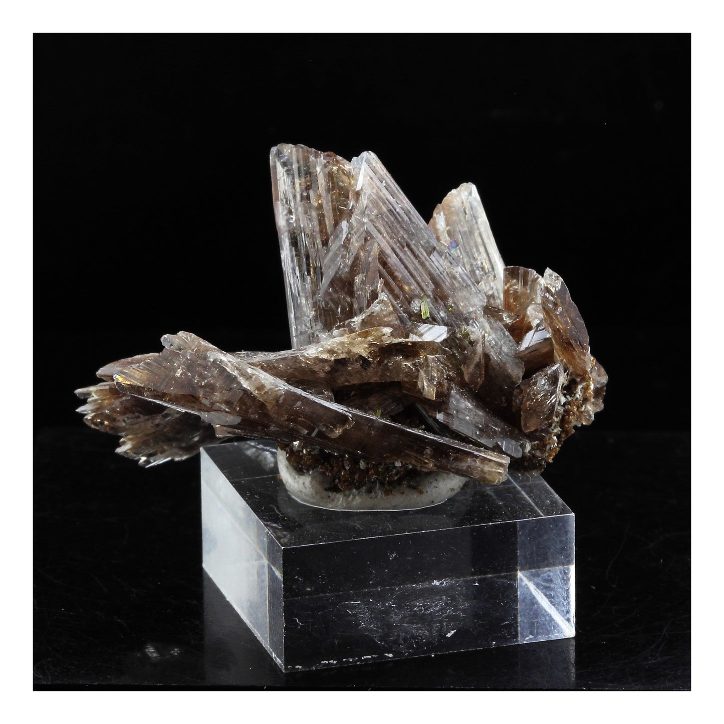 Axinite. 86.0 carats. Province d'Aija, Áncash, Pérou