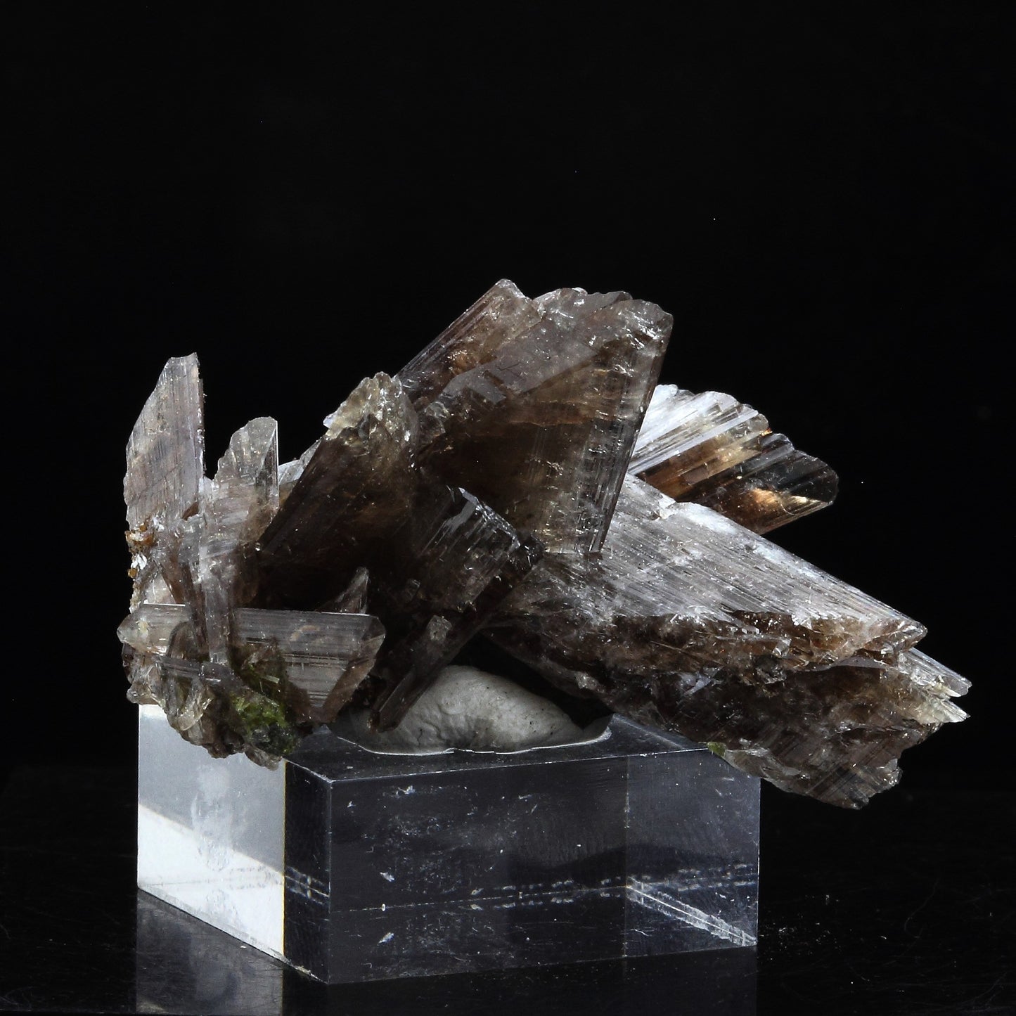 Axinite. 86.0 carats. Province d'Aija, Áncash, Pérou