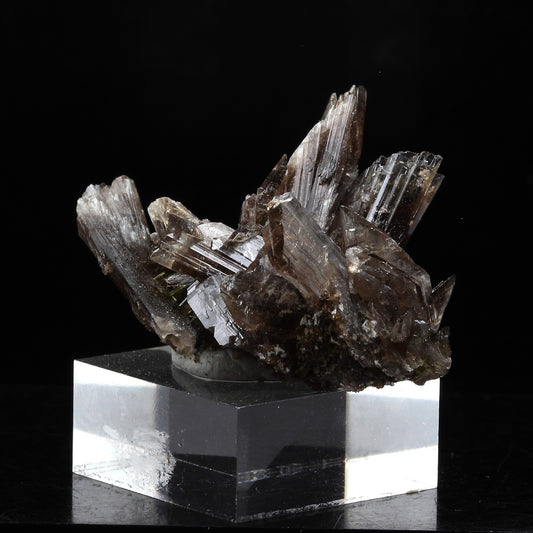 Axinite. 86.0 carats. Province d'Aija, Áncash, Pérou