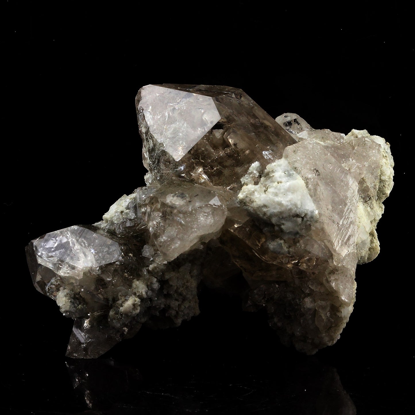 Quartz fumé Chloriteux + Adulaire en provenance de l'Aiguille de l'éboulement, Massif du Mont-Blanc, France